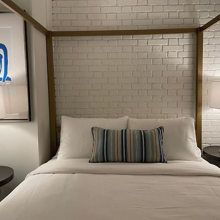 The Argus Hotel & Cocktail Lounge ألباني المظهر الخارجي الصورة