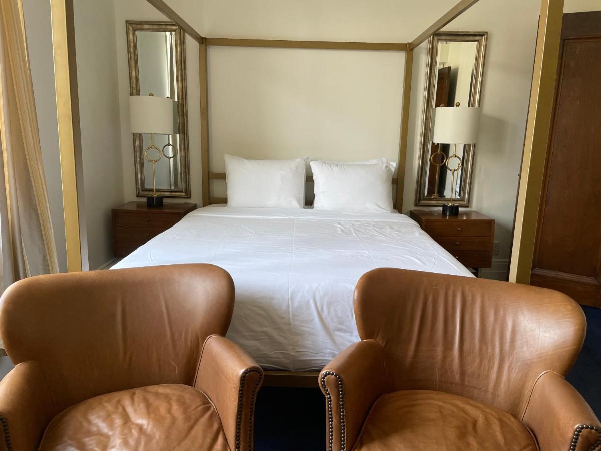 The Argus Hotel & Cocktail Lounge ألباني المظهر الخارجي الصورة