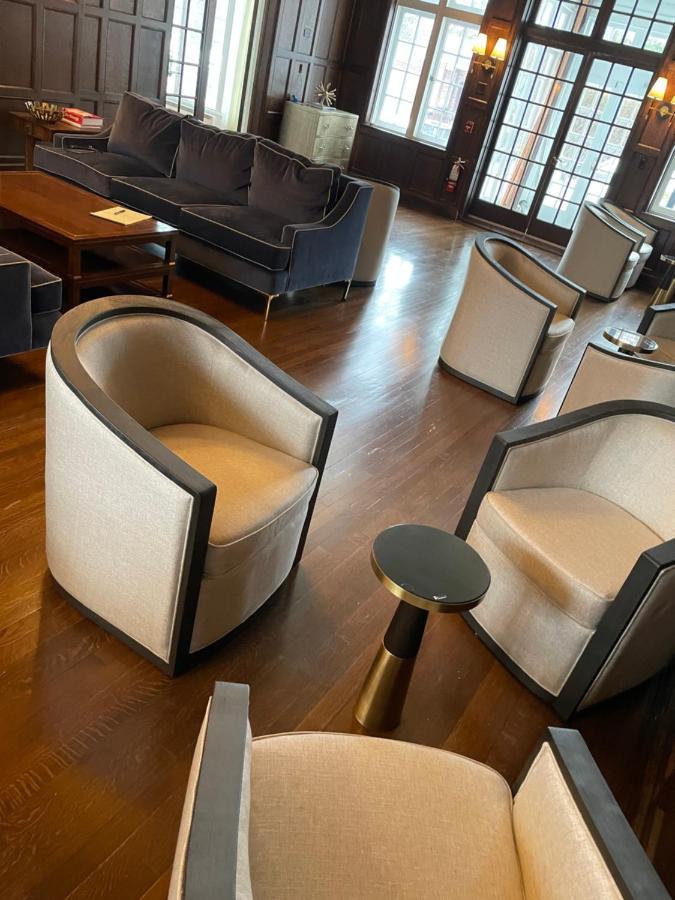The Argus Hotel & Cocktail Lounge ألباني المظهر الخارجي الصورة