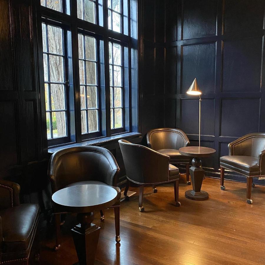 The Argus Hotel & Cocktail Lounge ألباني المظهر الخارجي الصورة