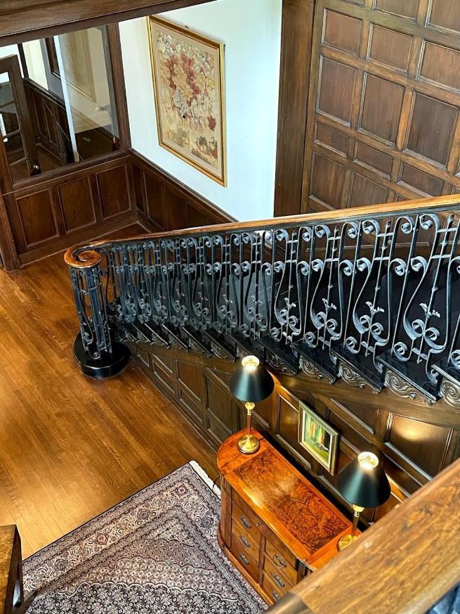 The Argus Hotel & Cocktail Lounge ألباني المظهر الخارجي الصورة